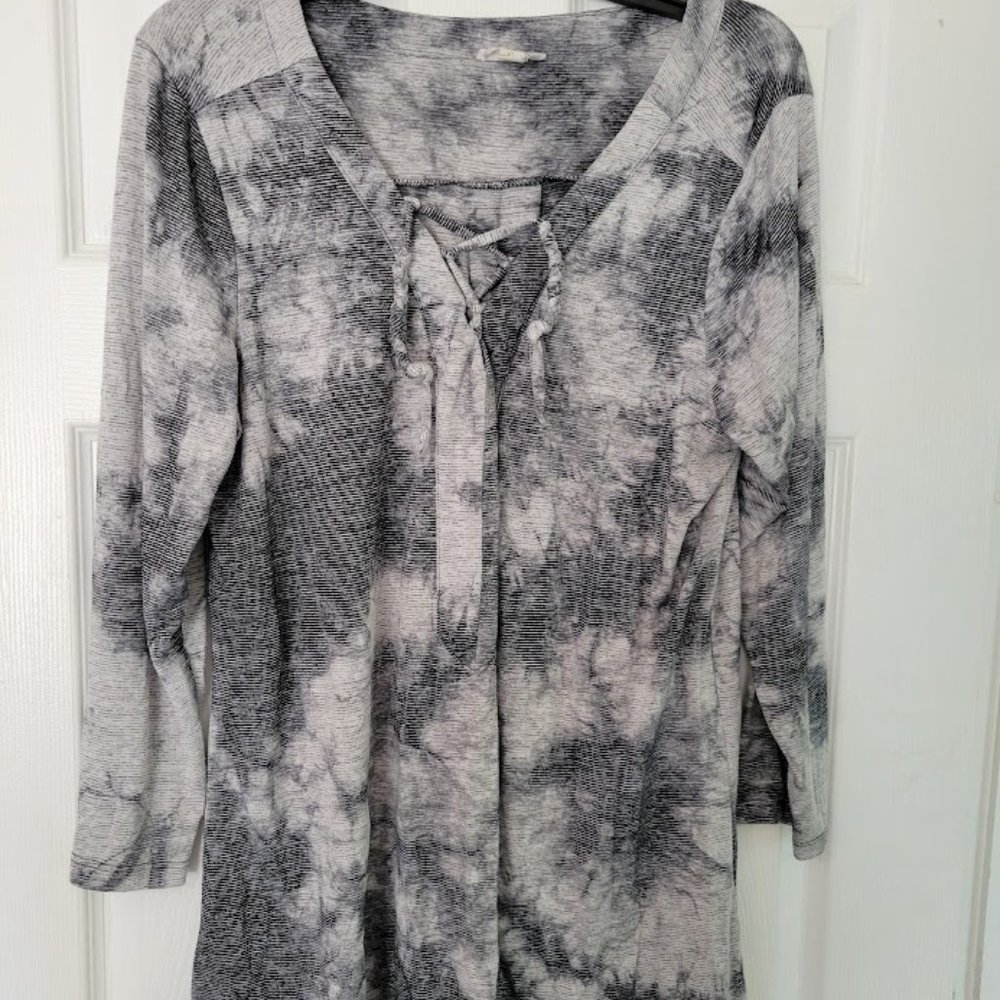 Lucy & Laurel gray and white long‎ tunic XL